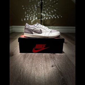Jordan 1 Low Retro Atmosphere Grey, Brand New (DS) Size 11.5